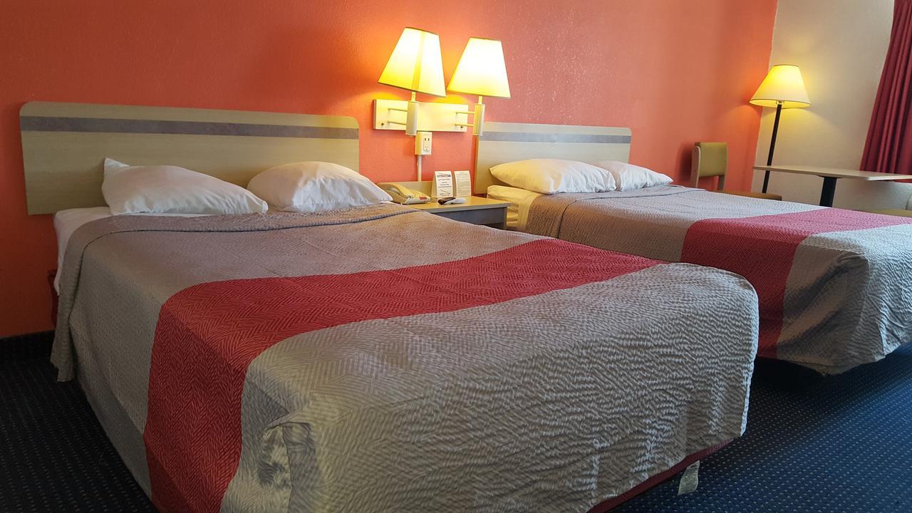 Red Carpet Inn Gibbstown Экстерьер фото